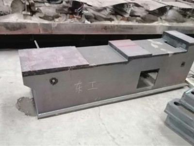 特大型打砂設(shè)備，對(duì)所有特大型金屬件表面打砂清除表面雜質(zhì)